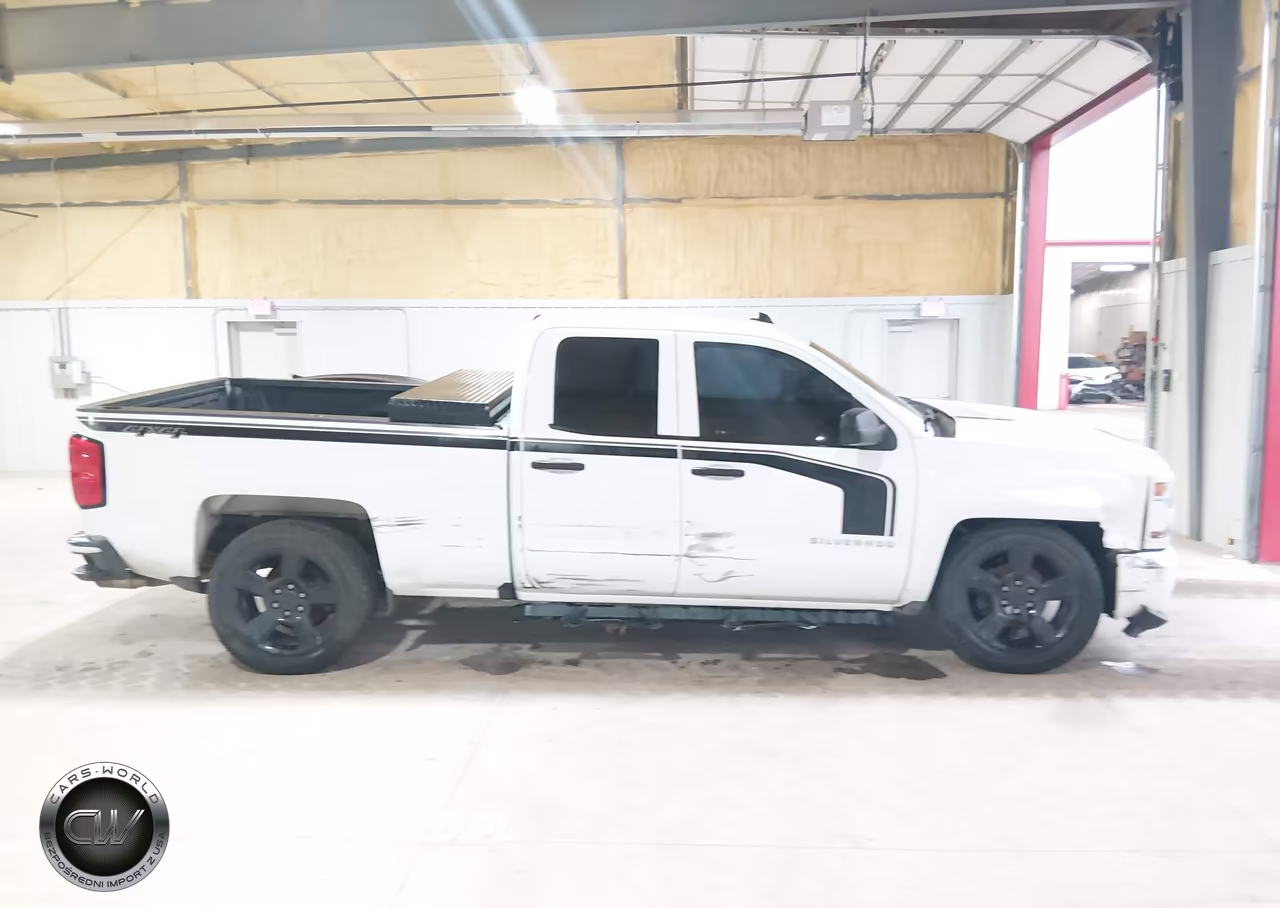 2018 Chevrolet Silverado 1500 Custom VIN:1GCVKPEH6JZ197180 - 13