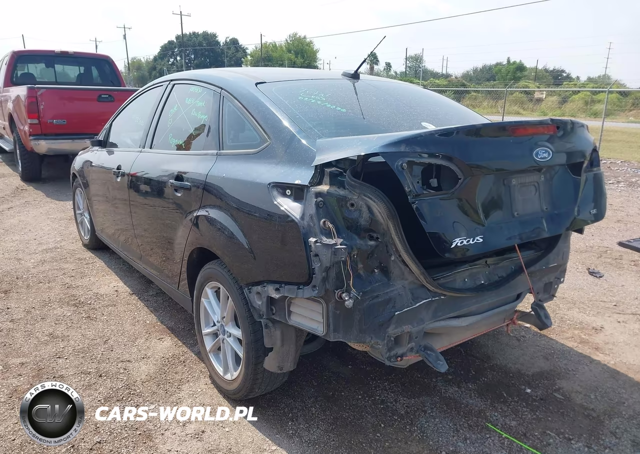 2017 Ford Focus Se VIN:1FADP3F26HL342396 - 3