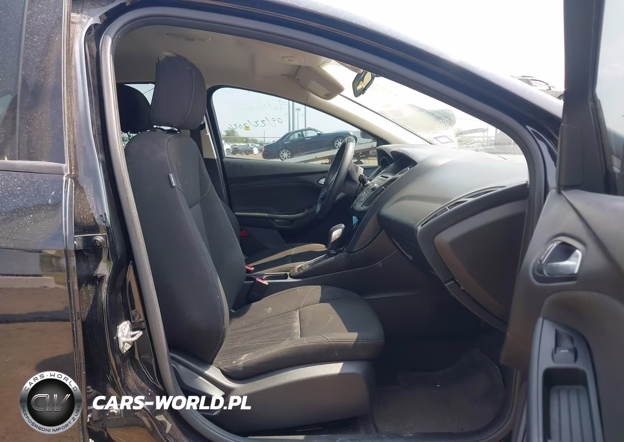 2017 Ford Focus Se VIN:1FADP3F26HL342396 - 5