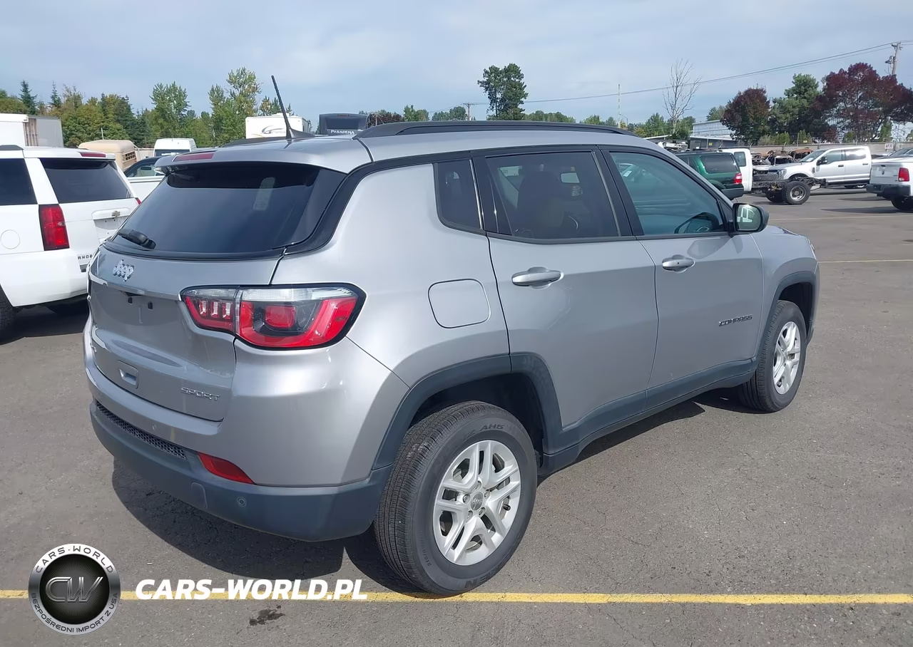 2018 Jeep Compass Sport 4X4 VIN:3C4NJDAB0JT392296 - 4