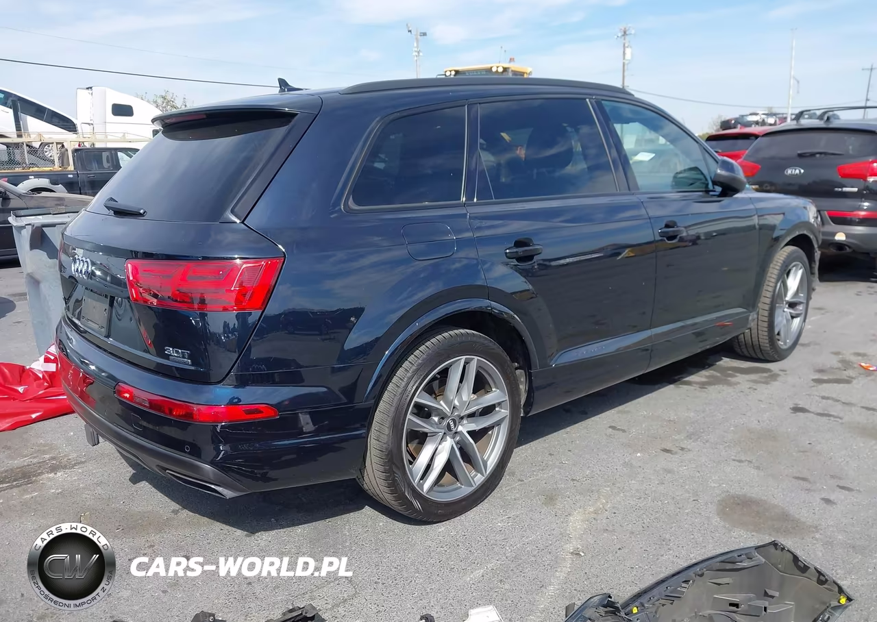 2017 Audi Q7 3.0T Premium VIN:WA1VAAF74HD056292 - 4