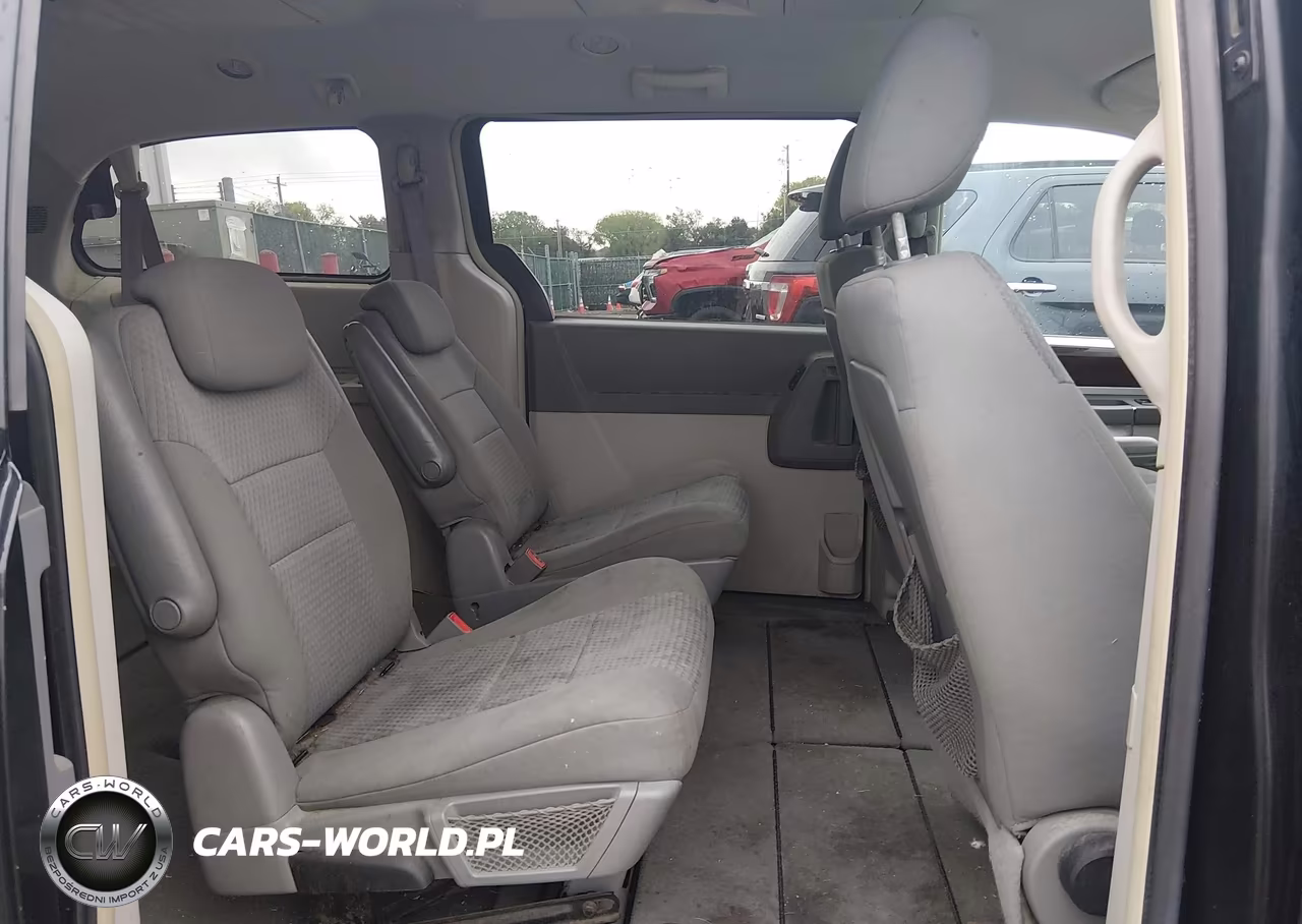 2010 Chrysler Town & Country Touring VIN:2A4RR5D14AR131947 - 8