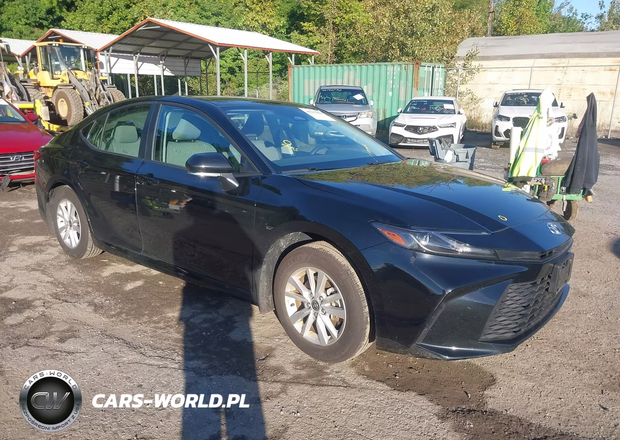 2025 Toyota Camry Le – zdjęcie 1 z 16