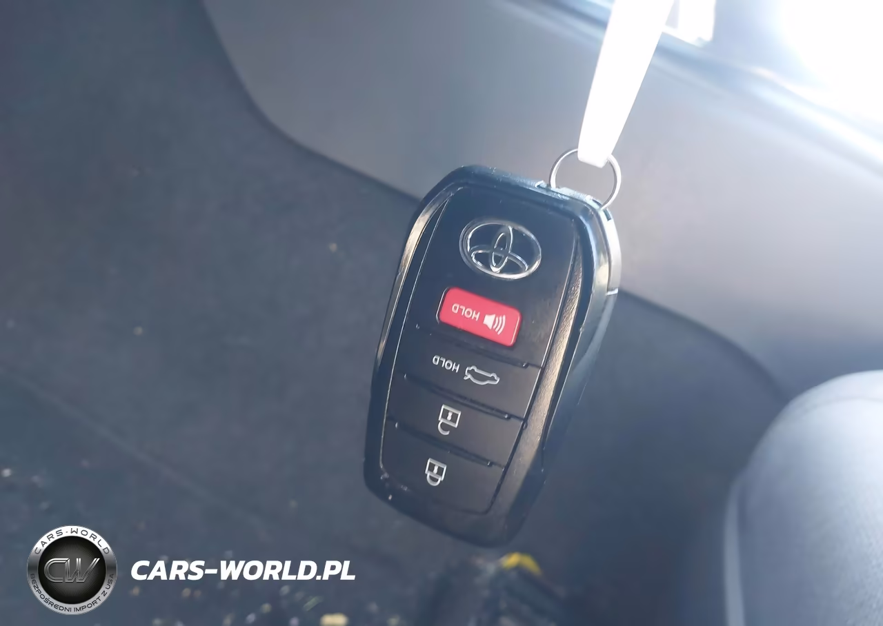 2025 Toyota Camry Le VIN:4T1DAACK1SU182963 - 11