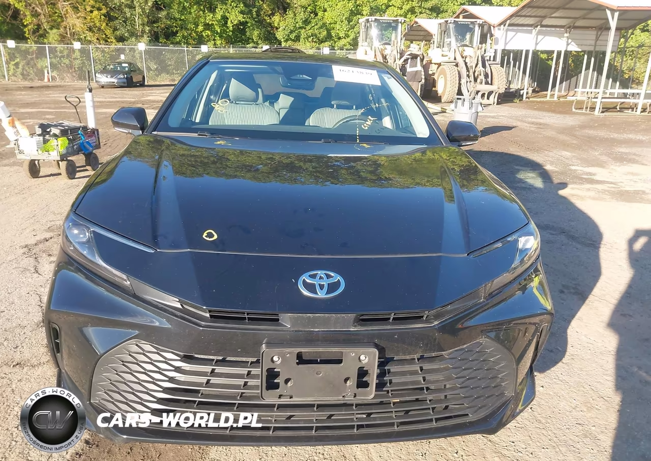 2025 Toyota Camry Le VIN:4T1DAACK1SU182963 - 12