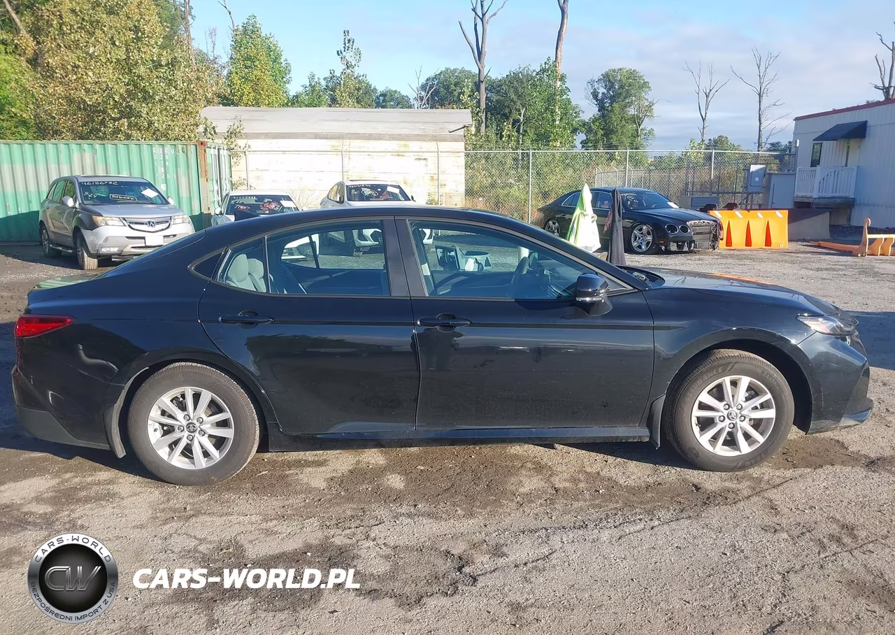 2025 Toyota Camry Le VIN:4T1DAACK1SU182963 - 13