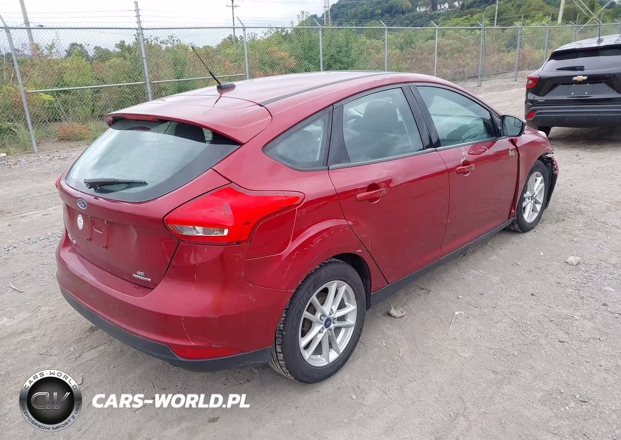 2016 Ford Focus Se VIN:1FADP3K27GL318693 - 4