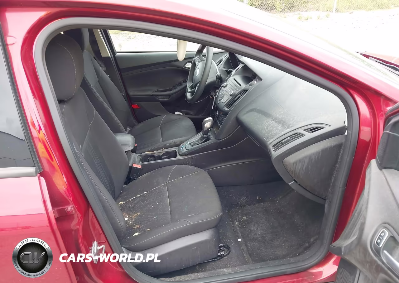 2016 Ford Focus Se VIN:1FADP3K27GL318693 - 5