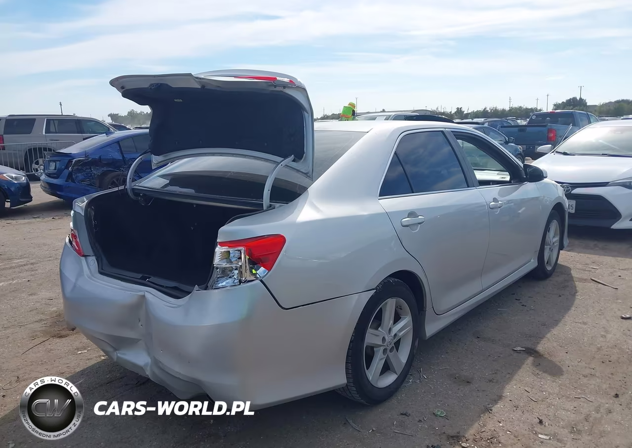 2014 Toyota Camry Se VIN:4T1BF1FK4EU758618 - 4