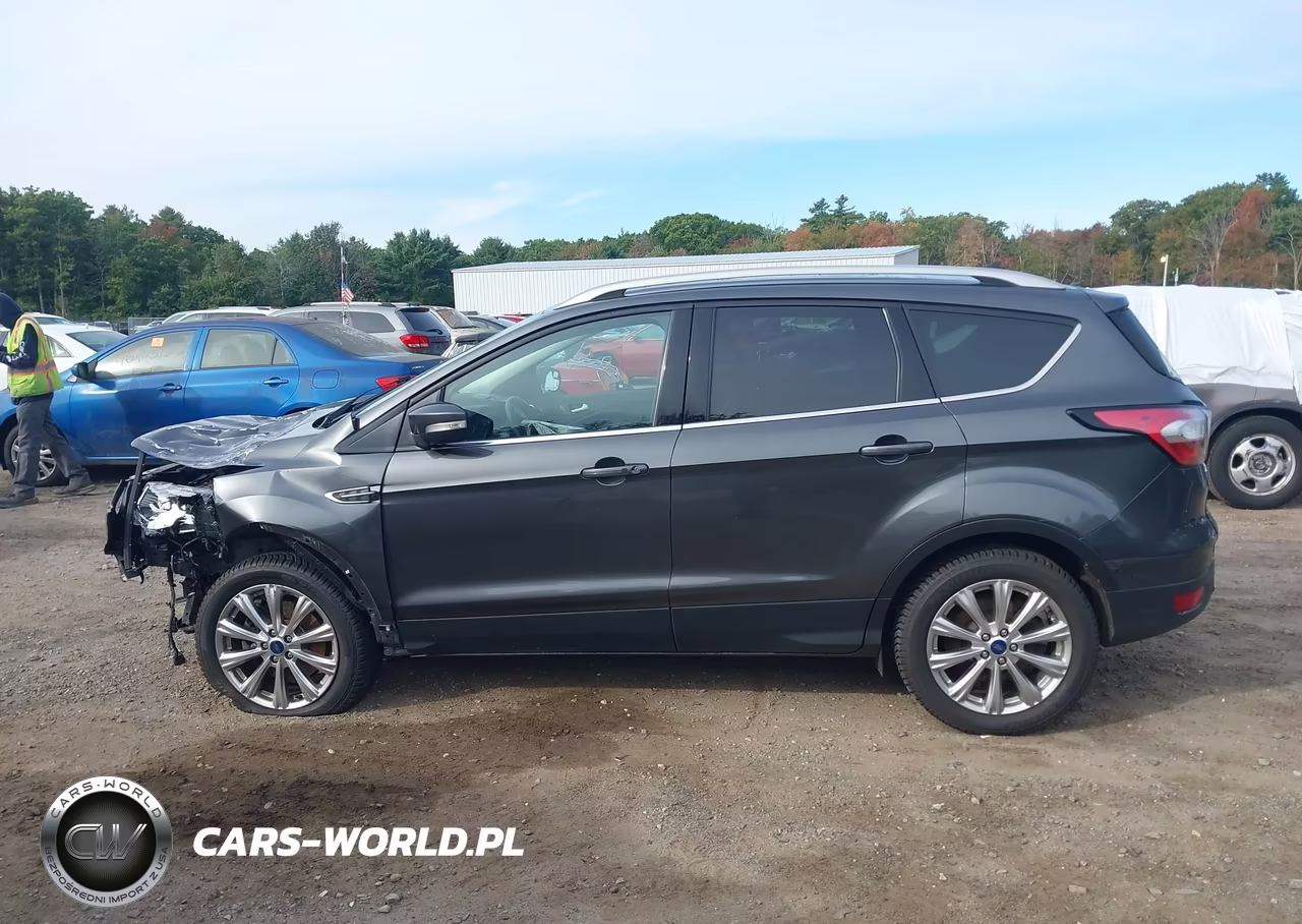 2018 Ford Escape Titanium VIN:1FMCU9J92JUB33156 - 13