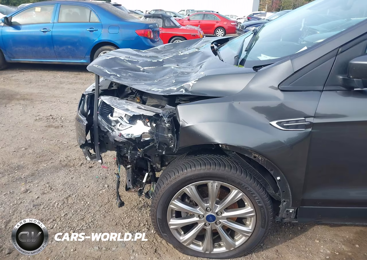 2018 Ford Escape Titanium VIN:1FMCU9J92JUB33156 - 17