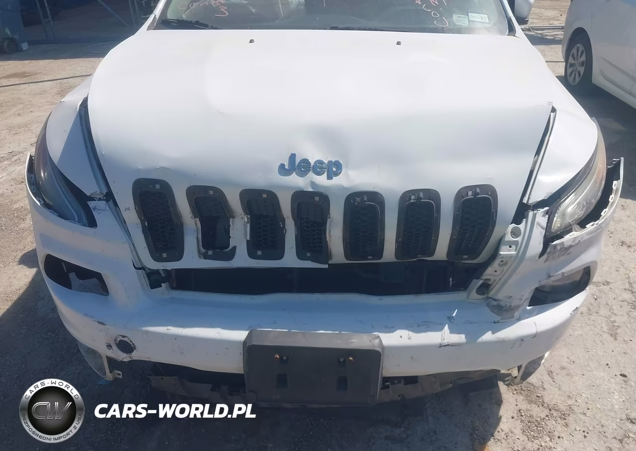 2015 Jeep Cherokee Latitude VIN:1C4PJLCS8FW628761 - 6