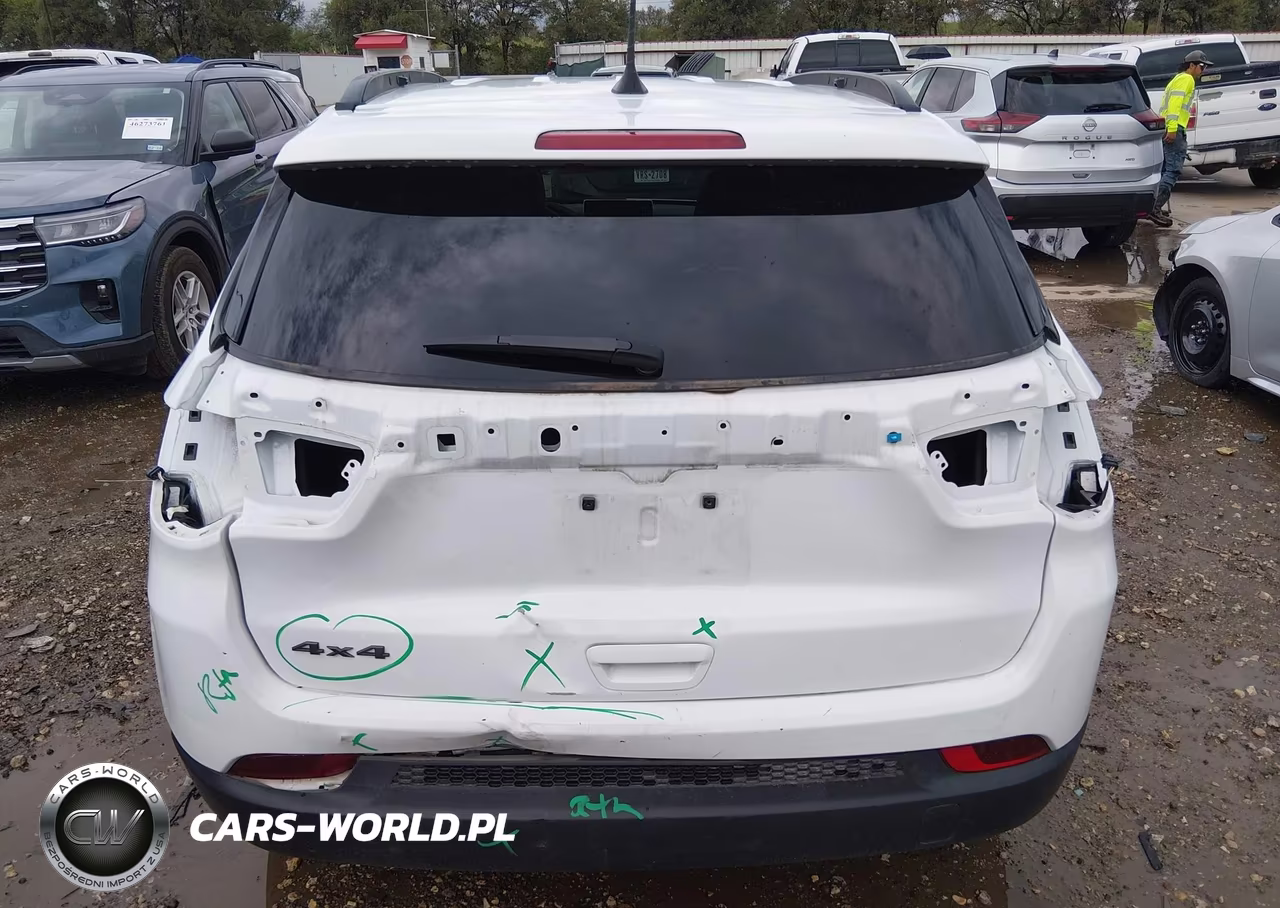 2025 Jeep Compass Latitude 4X4 VIN:3C4NJDBN7ST617985 - 17