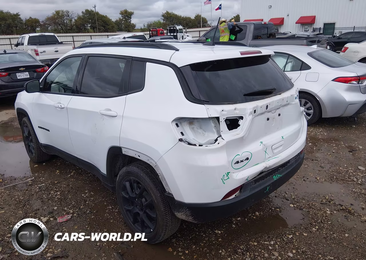 2025 Jeep Compass Latitude 4X4 VIN:3C4NJDBN7ST617985 - 3