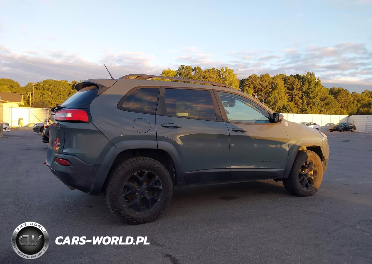 2015 Jeep Cherokee Trailhawk VIN:1C4PJMBS1FW576168 - 14