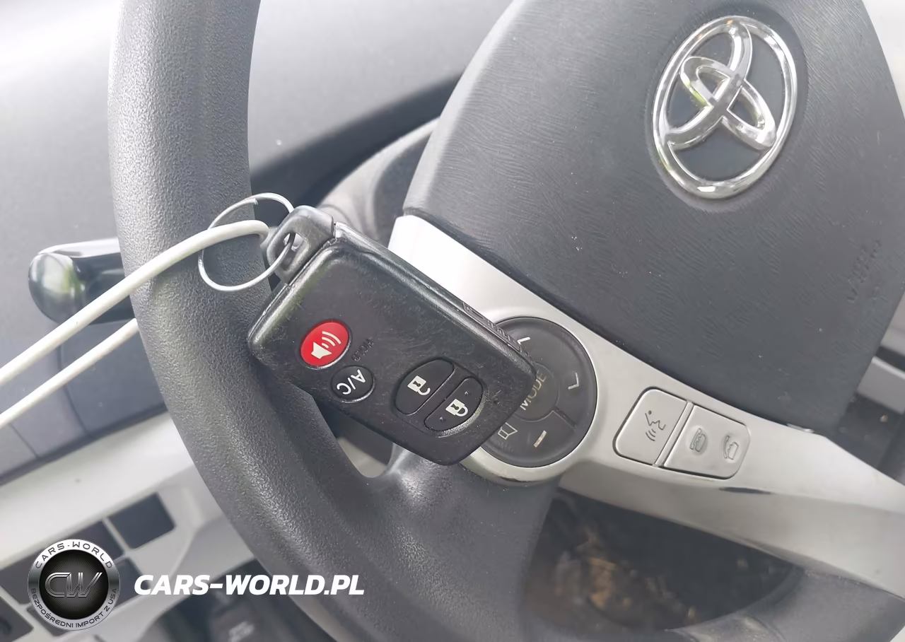 2013 Toyota Prius Three VIN:JTDKN3DU6D1668815 - 11