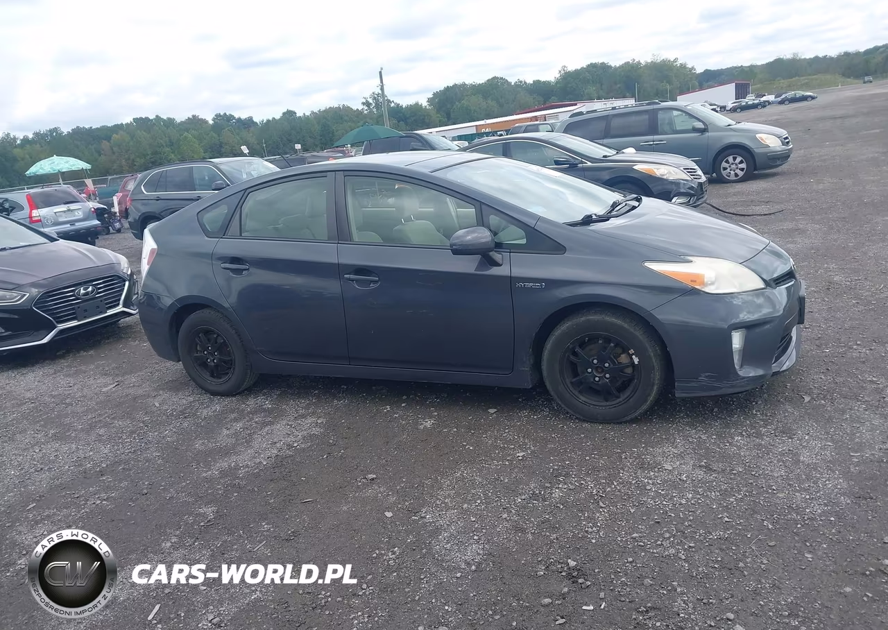 2013 Toyota Prius Three VIN:JTDKN3DU6D1668815 - 13