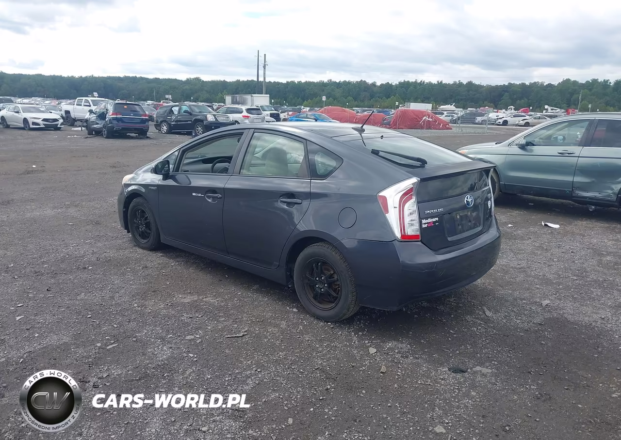 2013 Toyota Prius Three VIN:JTDKN3DU6D1668815 - 3