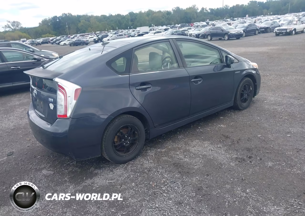 2013 Toyota Prius Three VIN:JTDKN3DU6D1668815 - 4