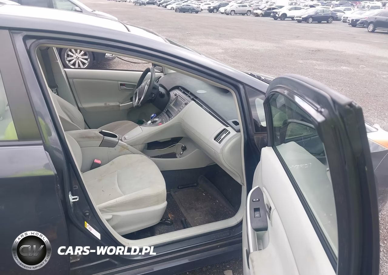 2013 Toyota Prius Three VIN:JTDKN3DU6D1668815 - 5
