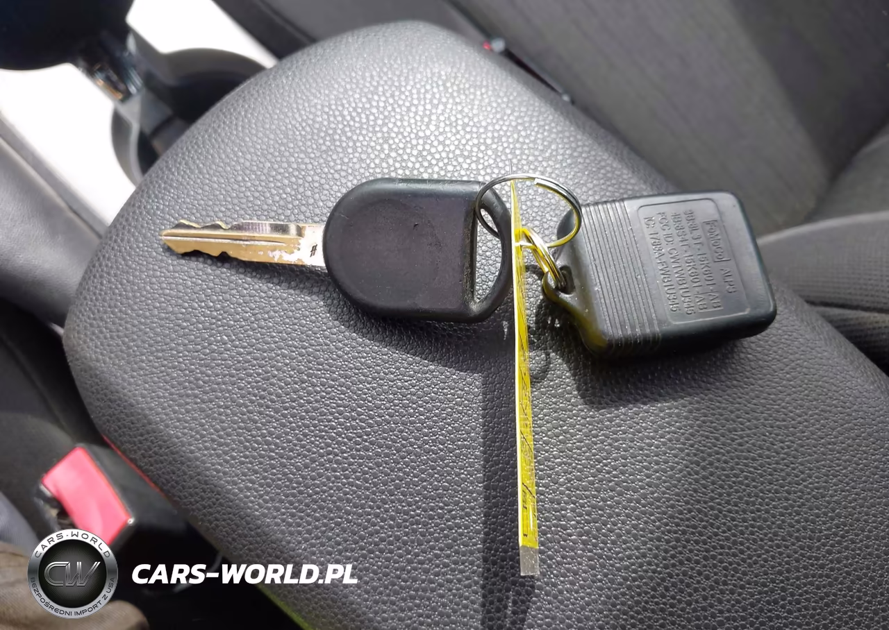 2010 Ford Focus Se VIN:1FAHP3FN1AW145748 - 11