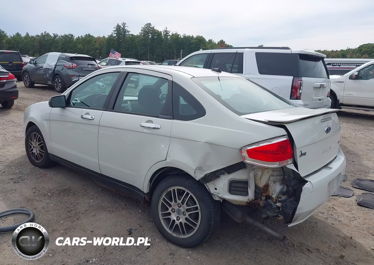2010 Ford Focus Se VIN:1FAHP3FN1AW145748 - 3