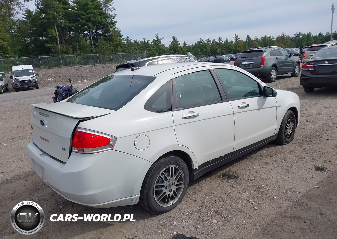 2010 Ford Focus Se VIN:1FAHP3FN1AW145748 - 4