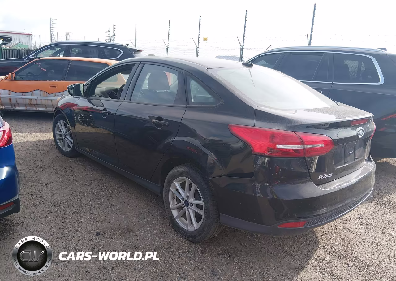 2017 Ford Focus Se VIN:1FADP3F28HL347955 - 3