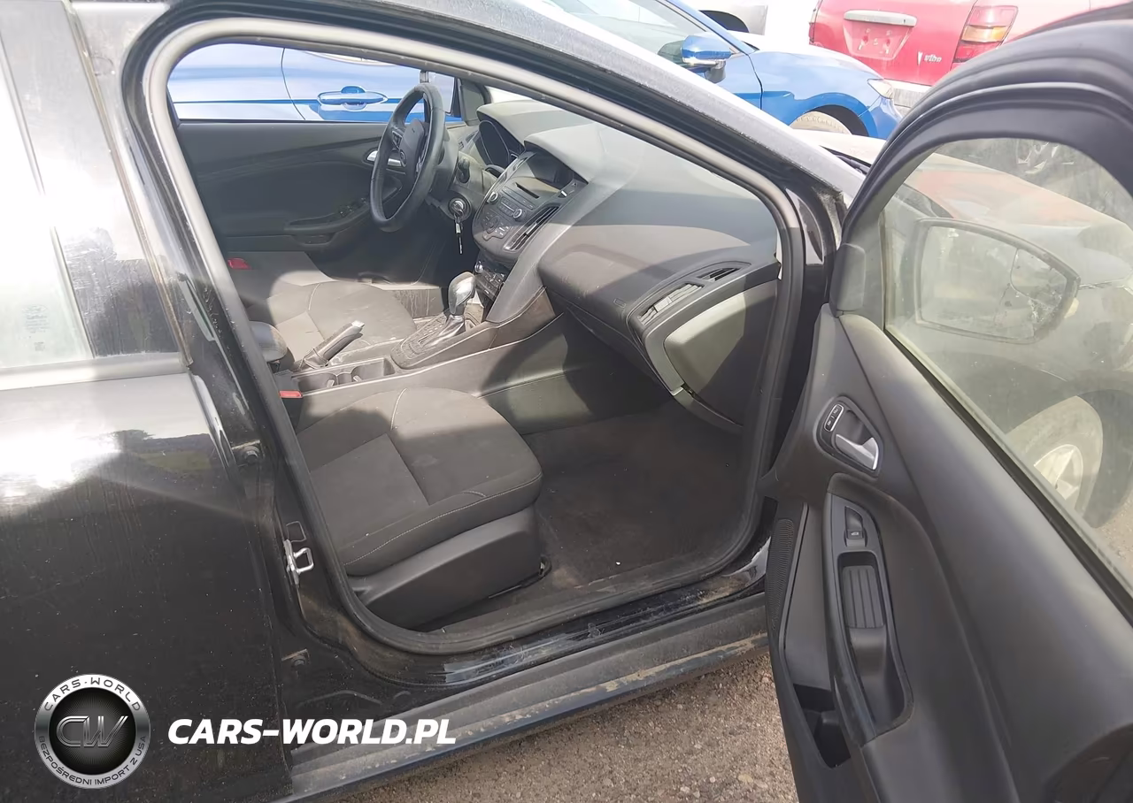 2017 Ford Focus Se VIN:1FADP3F28HL347955 - 5