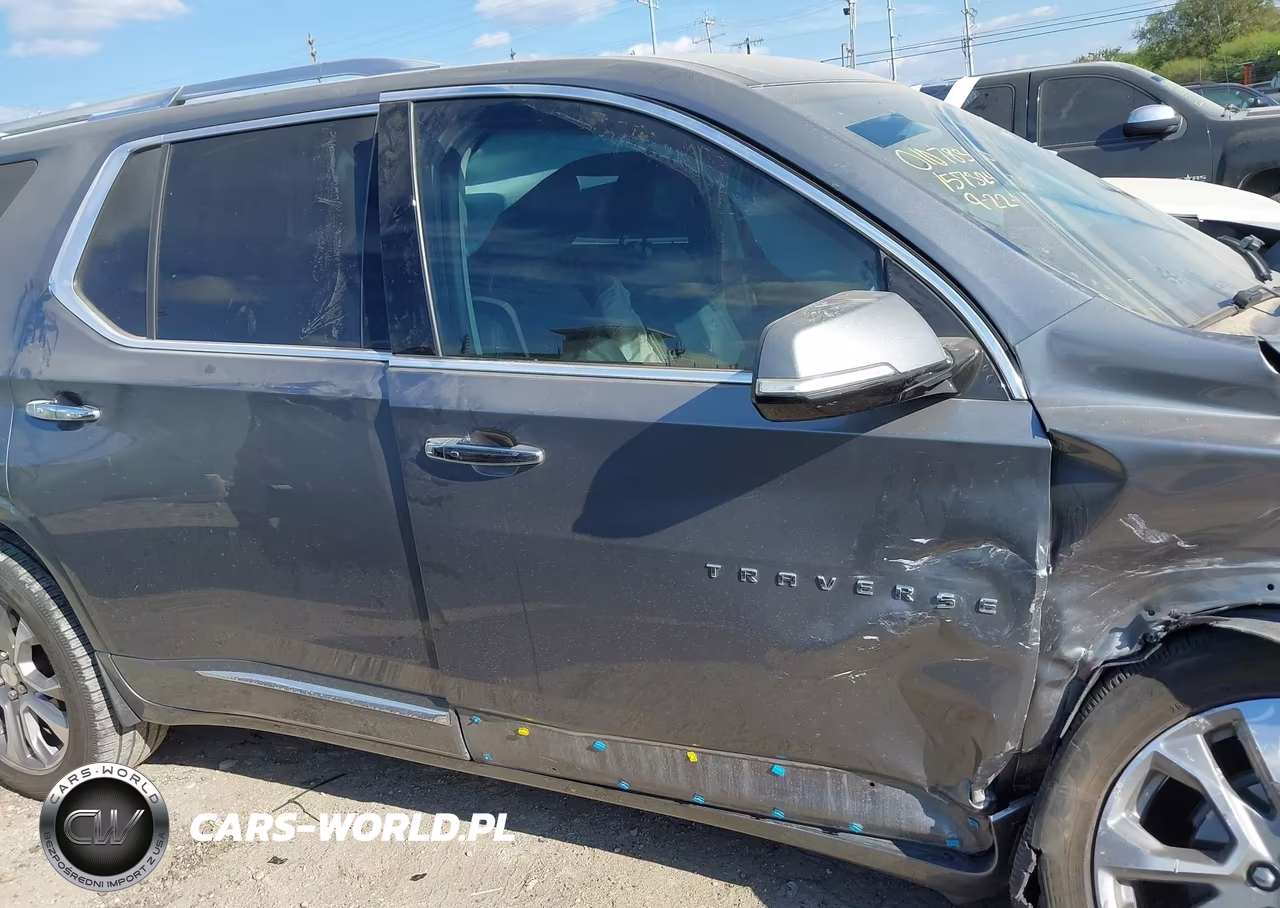 2019 Chevrolet Traverse Premier VIN:1GNERKKW1KJ157324 - 18