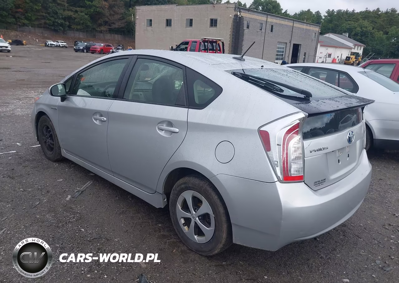 2013 Toyota Prius Four VIN:JTDKN3DU4D5552697 - 3