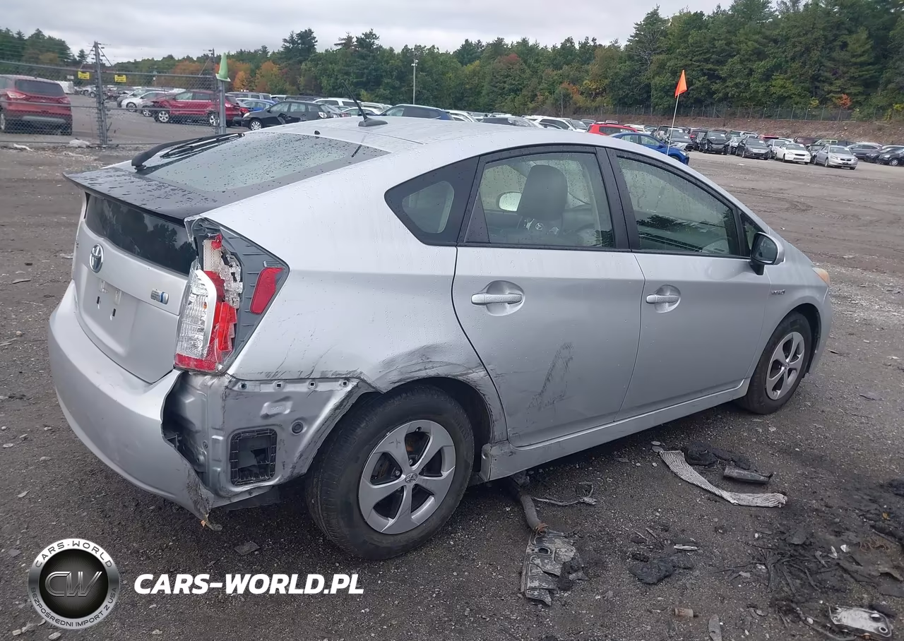 2013 Toyota Prius Four VIN:JTDKN3DU4D5552697 - 4