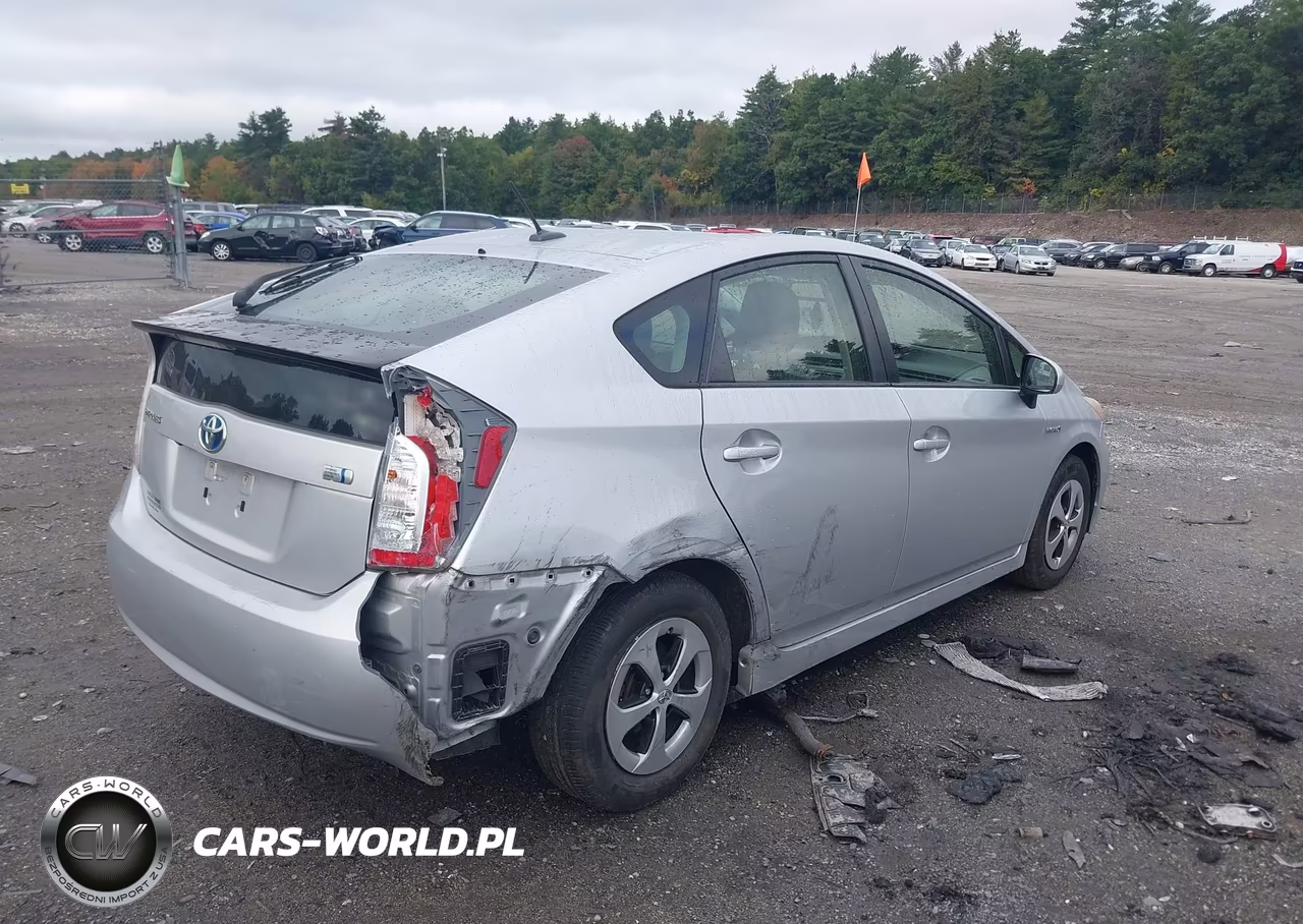 2013 Toyota Prius Four VIN:JTDKN3DU4D5552697 - 6