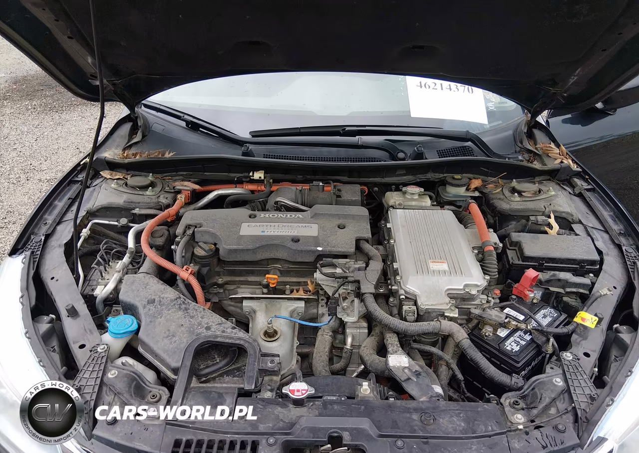 2015 Honda Accord Hybrid Touring VIN:1HGCR6F73FA011119 - 10