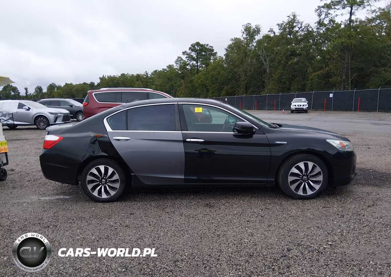2015 Honda Accord Hybrid Touring VIN:1HGCR6F73FA011119 - 13