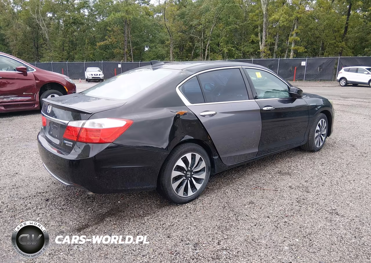 2015 Honda Accord Hybrid Touring VIN:1HGCR6F73FA011119 - 4