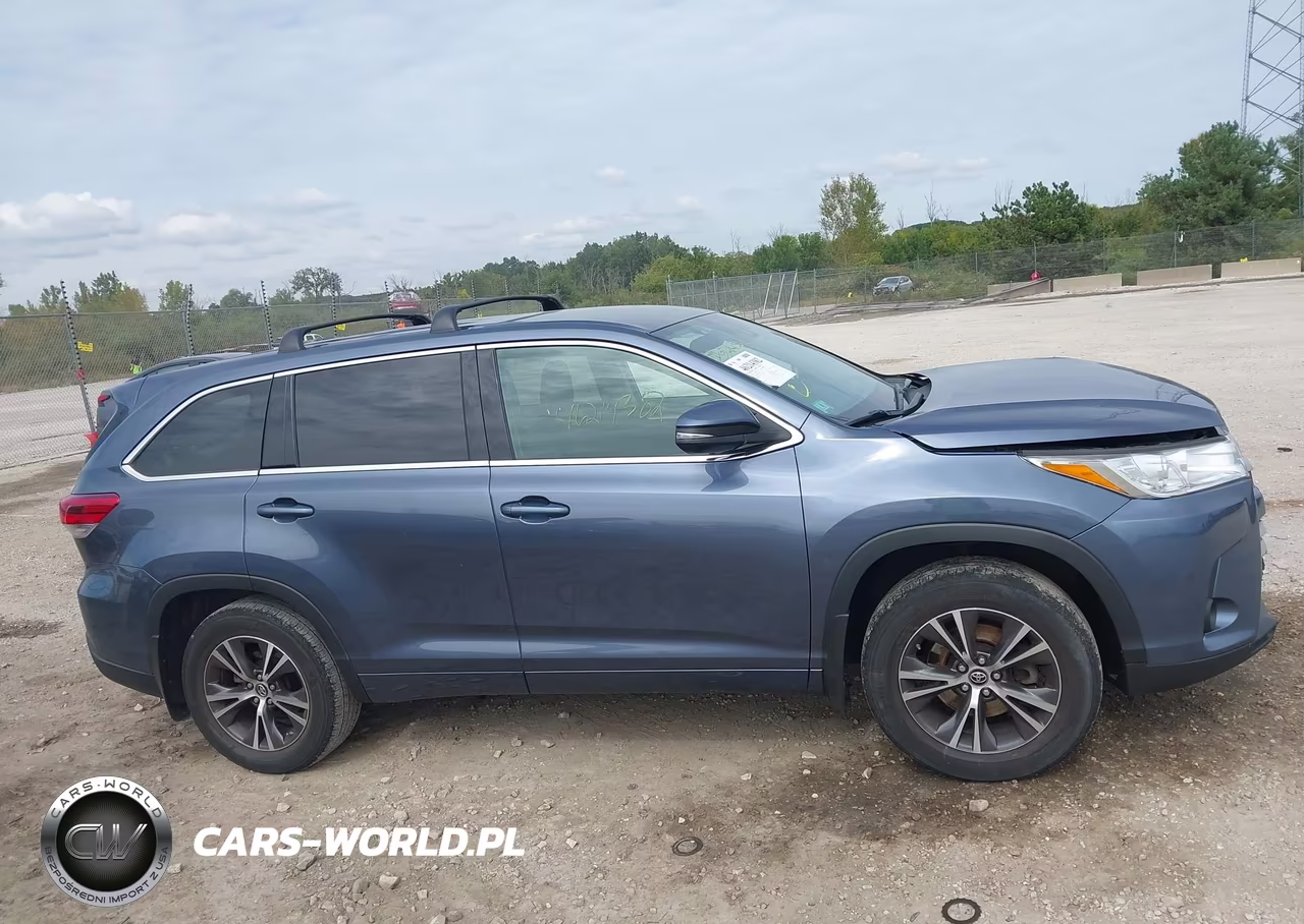 2018 Toyota Highlander Le VIN:5TDBZRFH5JS876514 - 13