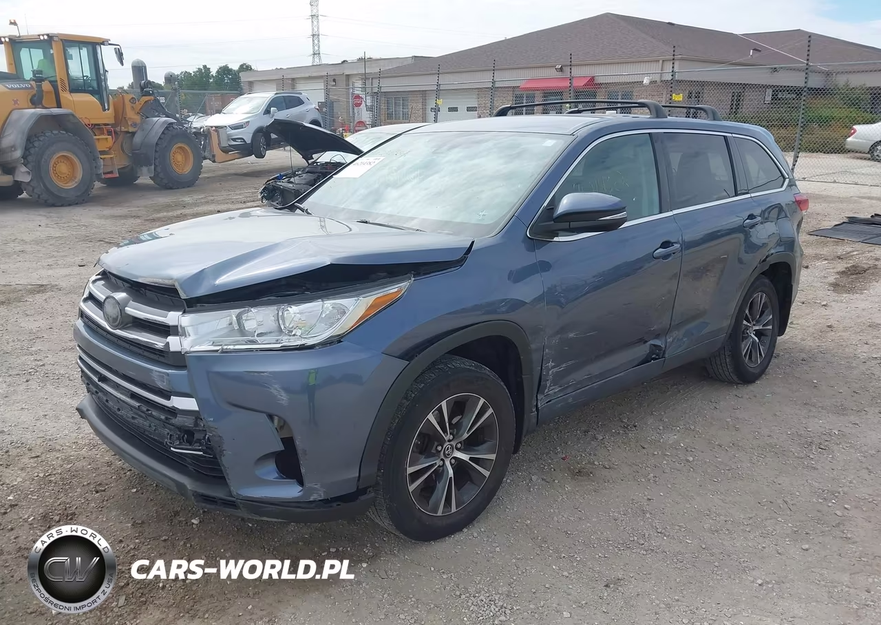 2018 Toyota Highlander Le VIN:5TDBZRFH5JS876514 - 2
