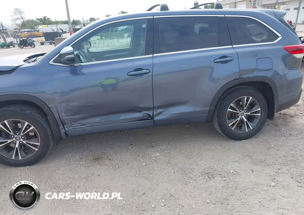 2018 Toyota Highlander Le VIN:5TDBZRFH5JS876514 - 6