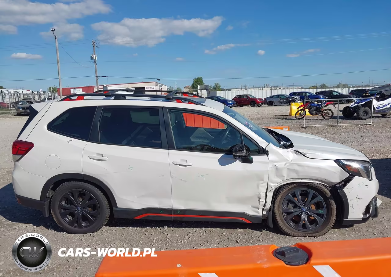 2023 Subaru Forester Sport VIN:JF2SKAJC8PH446086 - 13