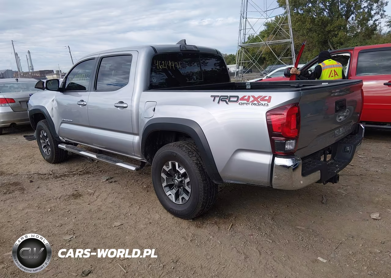 2018 Toyota Tacoma Trd Off Road VIN:5TFCZ5AN9JX131835 - 3