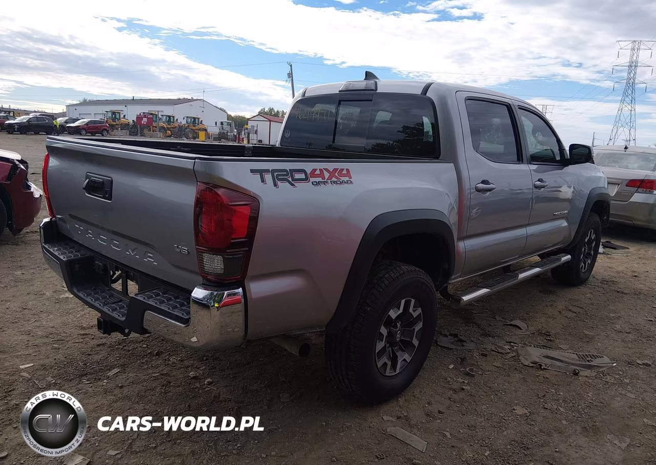 2018 Toyota Tacoma Trd Off Road VIN:5TFCZ5AN9JX131835 - 4