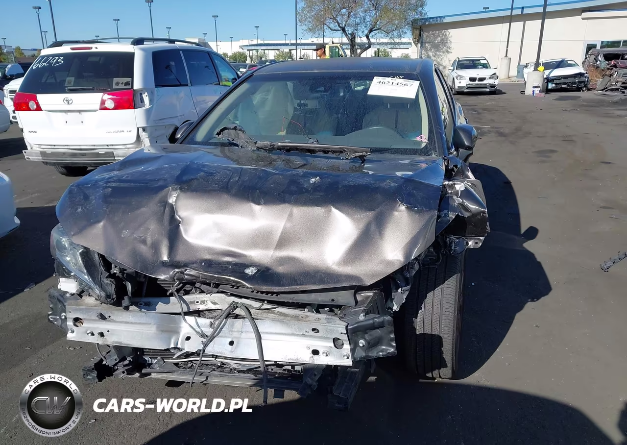 2018 Toyota Camry Le VIN:JTNB11HK0J3021315 - 13