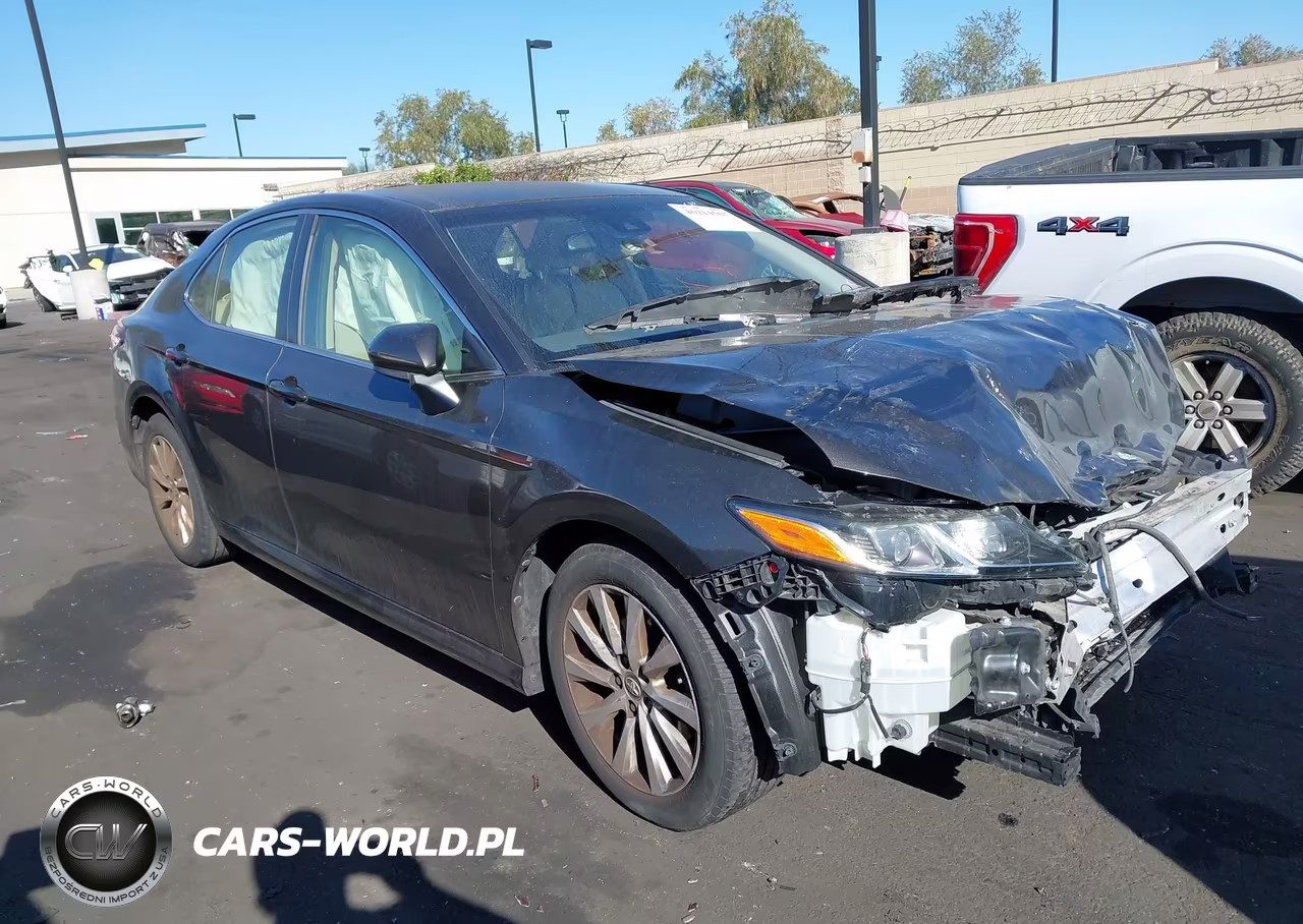 2018 Toyota Camry Le VIN:JTNB11HK0J3021315 - 14