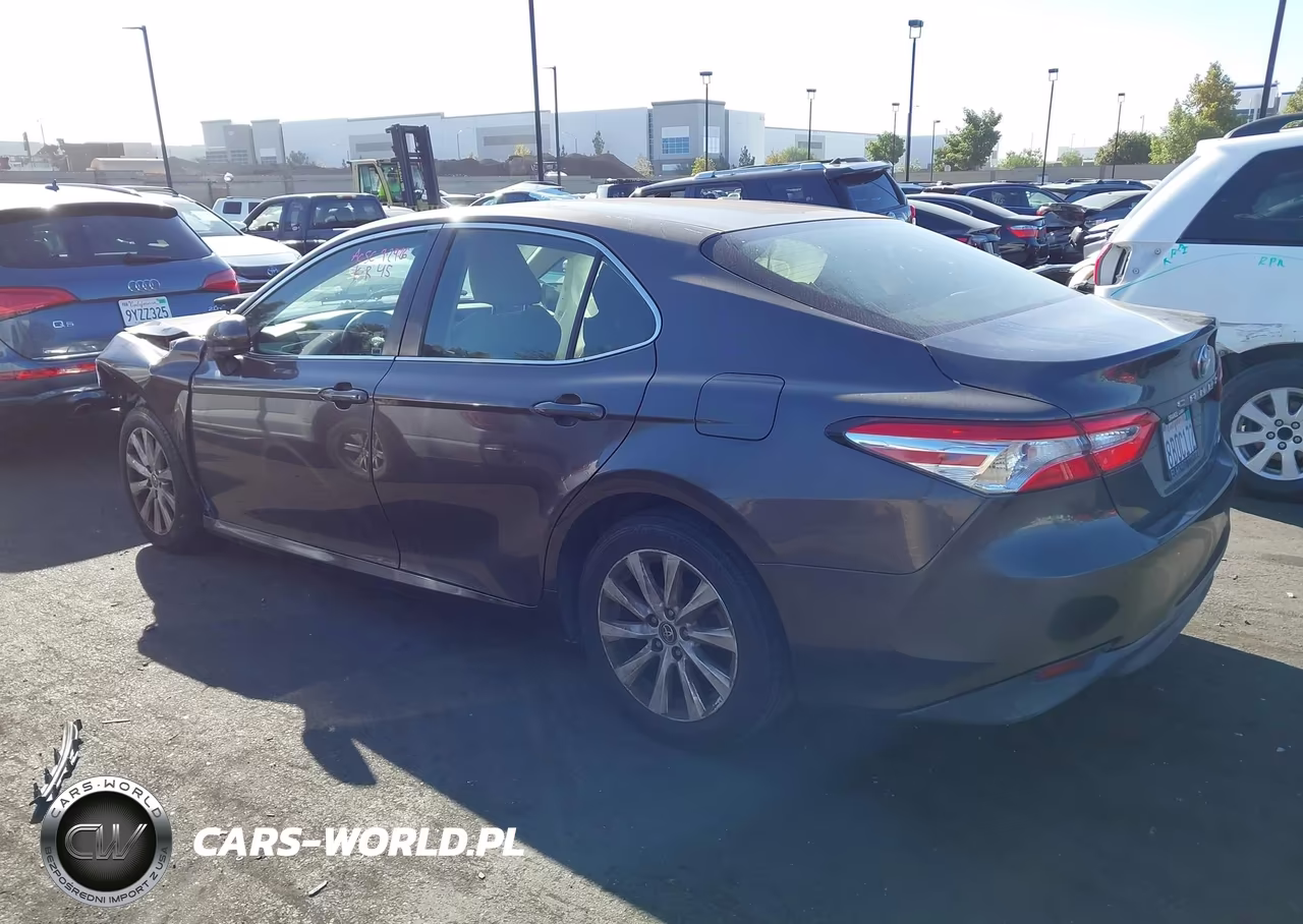 2018 Toyota Camry Le VIN:JTNB11HK0J3021315 - 15