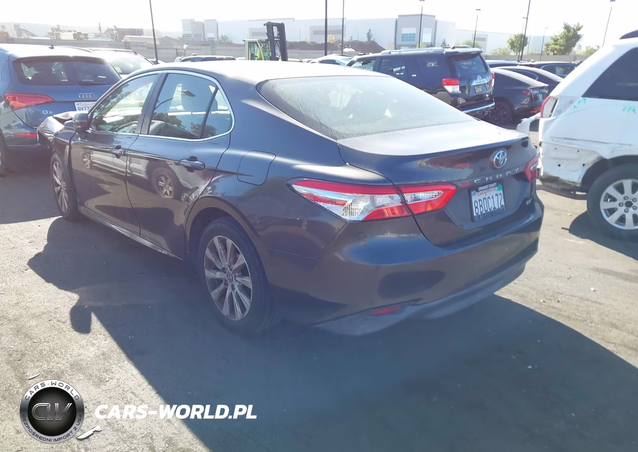2018 Toyota Camry Le VIN:JTNB11HK0J3021315 - 3