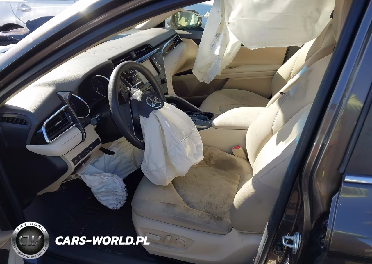 2018 Toyota Camry Le VIN:JTNB11HK0J3021315 - 5