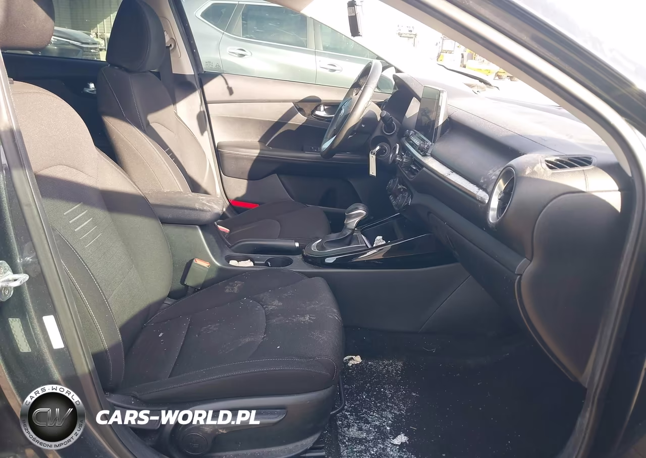 2019 Kia Forte S VIN:3KPF34AD3KE081712 - 5