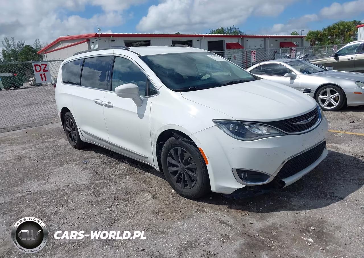 2017 Chrysler Pacifica Touring-L