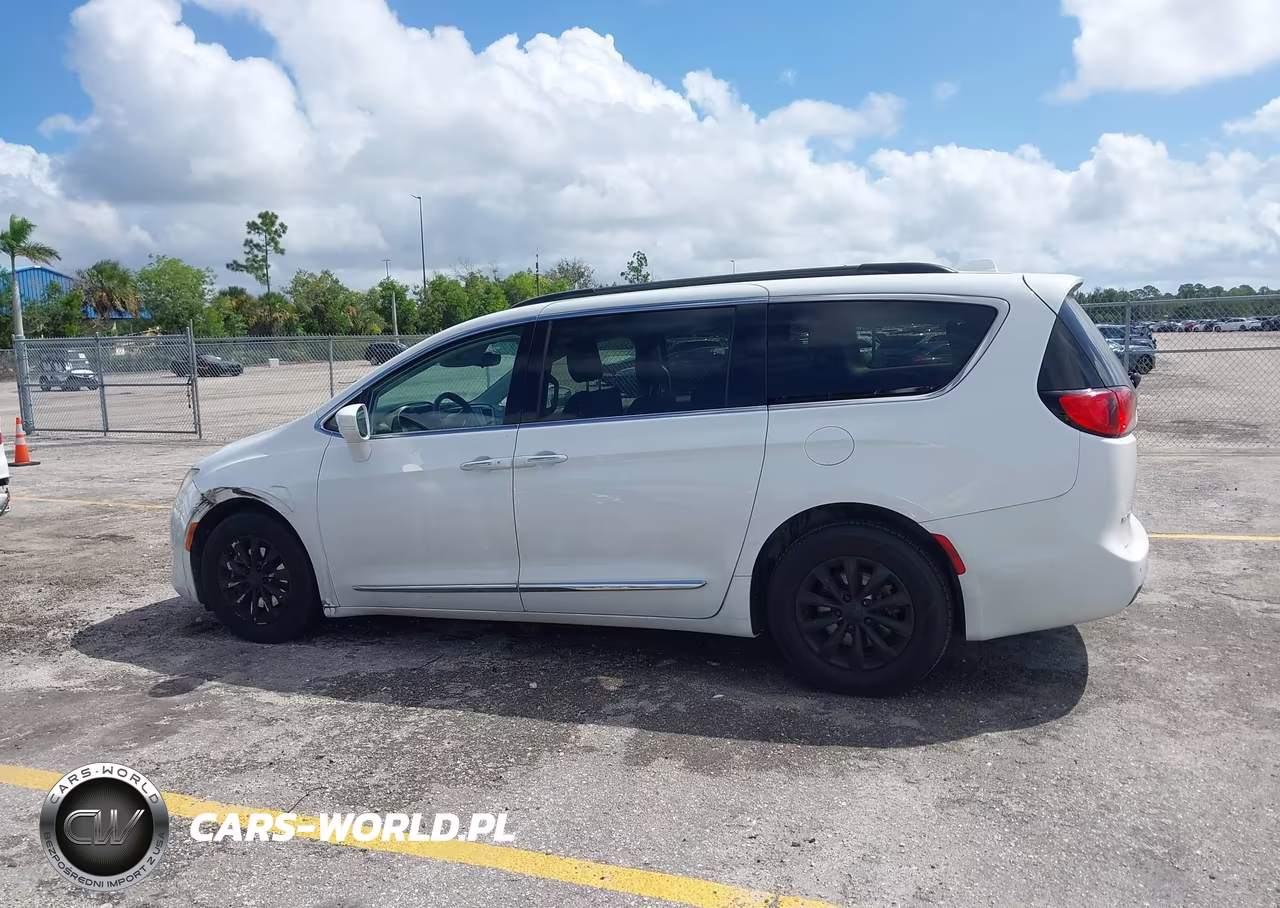 2017 Chrysler Pacifica Touring-L VIN:2C4RC1BG6HR533972 - 14
